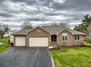 4565 Woodcrest Ln, Roscoe, IL 61073