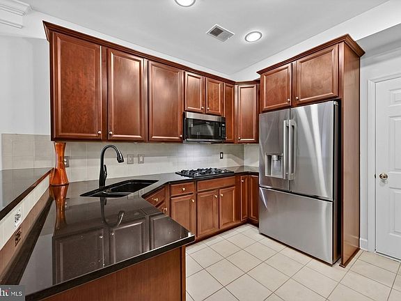 5th image of 13526 Station St Unit 13526