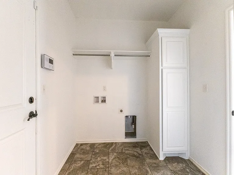 1301 W Elmira Pl — Photo 29
