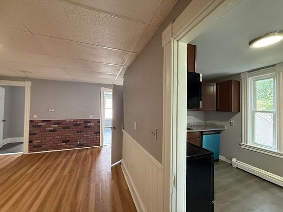 5th image of 17 Temple St #0