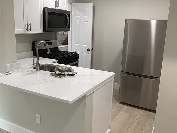 4th image of 3585 Deep Cove Dr #Basement