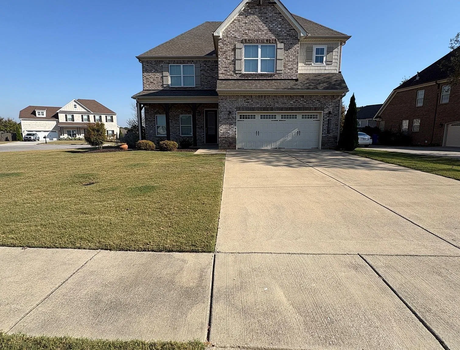 4 bed, 2.5 bath, 2763 sqft, $2,500 — Photo 2