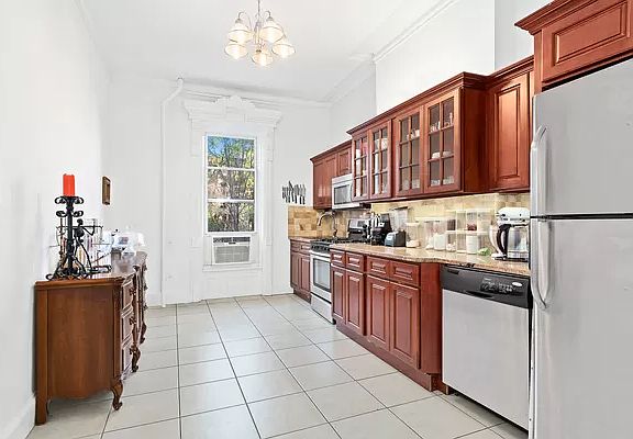 2nd image of 519 Macon St
