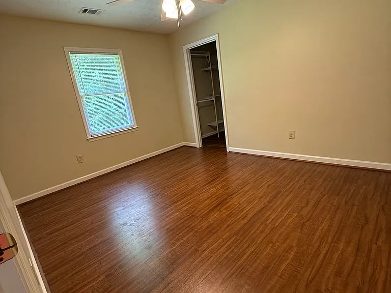 1085 Terry Ln — Photo 10