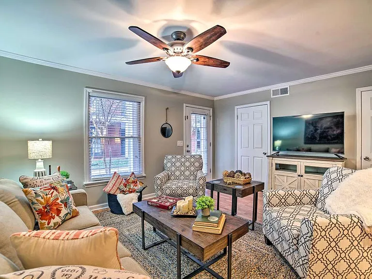 510 E Gillespie St #B9 — Photo 12