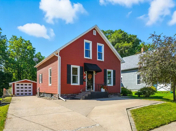 898 Leroy St, Muscatine, IA 52761