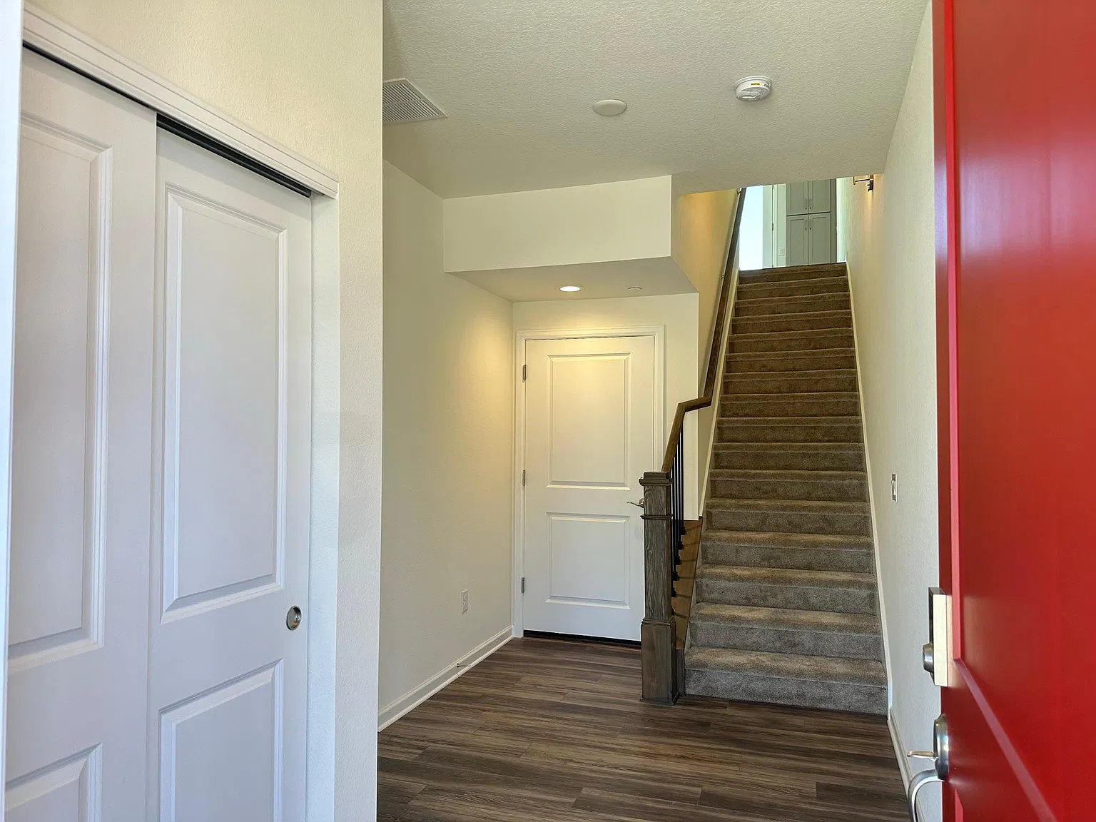 3 bed, 3.5 bath, 1963 sqft, $3,500 — Photo 3