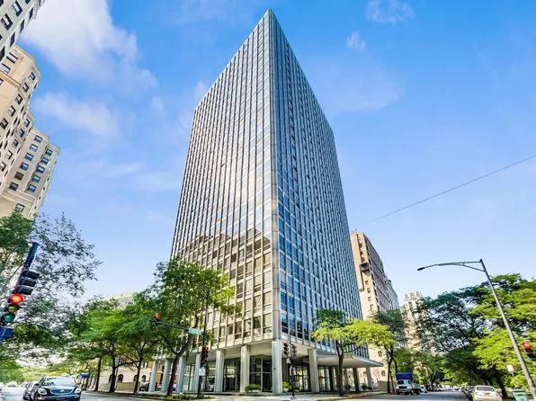 2400 N Lakeview Ave APT 1802, Chicago, IL 60614