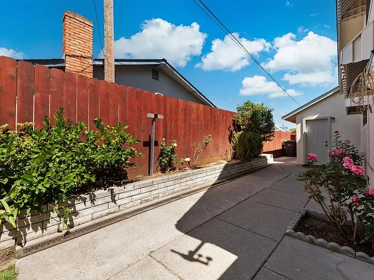 513 San Remo St — Photo 5