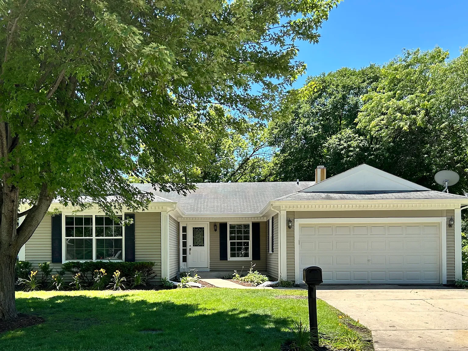 3 bed, 1665 sqft, $3,350 — Photo 1