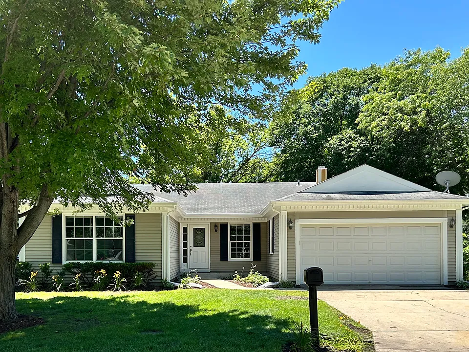 1 Lexington Dr