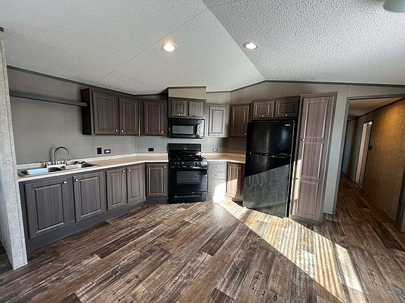 3rd image of 644 Mills Dr