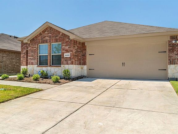 3rd image of 2433 Burkburnett Dr
