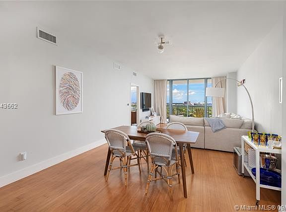 4th image of 601 NE 36th St APT 1907