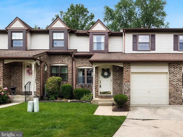 61 Greensward Ln, Cherry Hill, NJ 08002