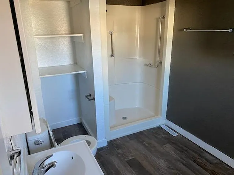 706 Noble St — Photo 4