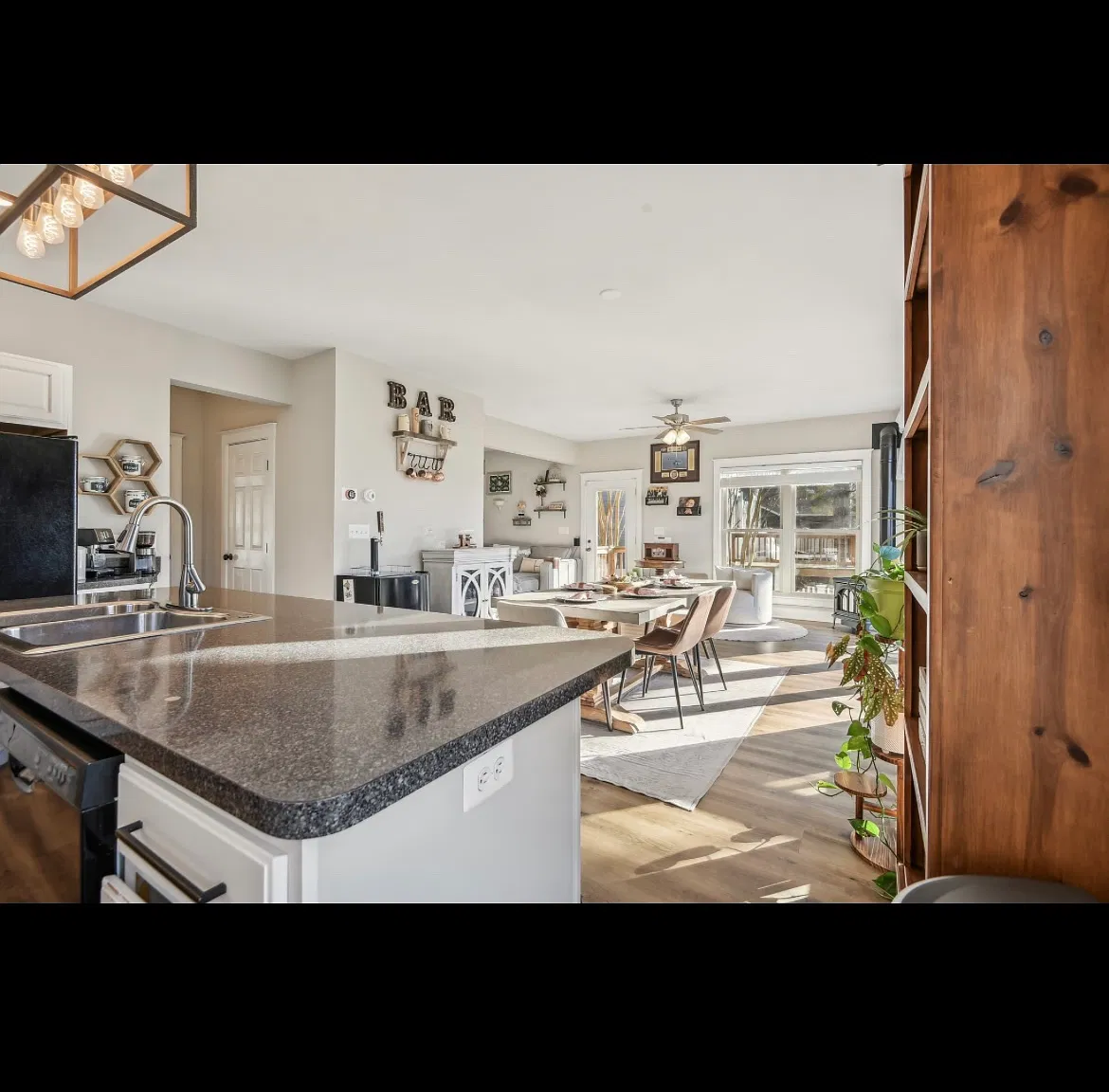 3 bed, 1920 sqft, $3,750 — Photo 4