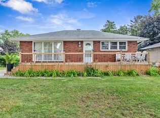 3226 Woodlawn Ave, Windsor, ON N8W 2J2