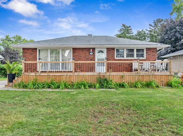 3226 Woodlawn Ave, Windsor, ON N8W 2J2