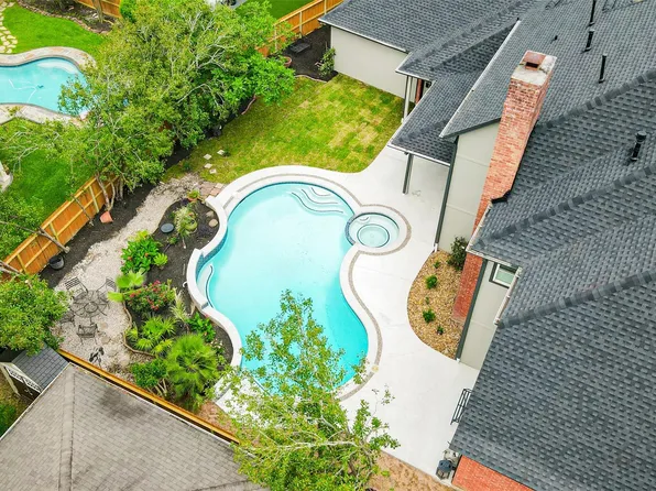5807 Mountain View Dr, Kingwood, TX 77345