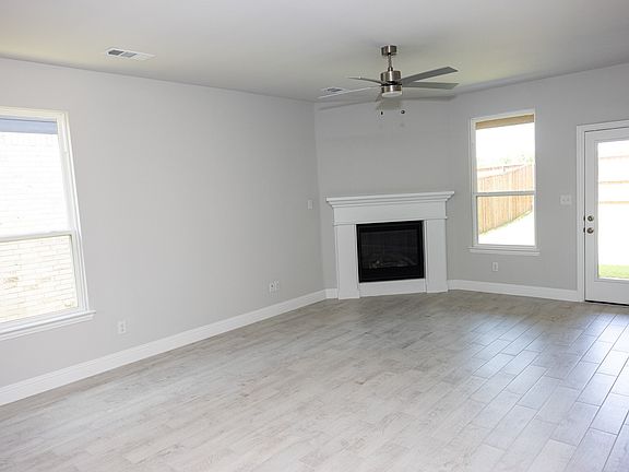 3rd image of 525 Magellan Rd