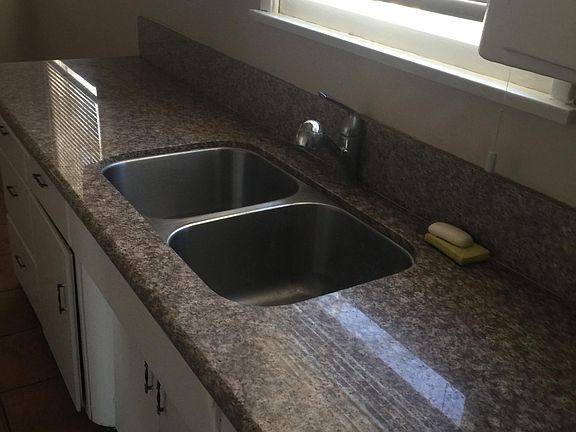 3rd image of 121 N Parkwood Ave