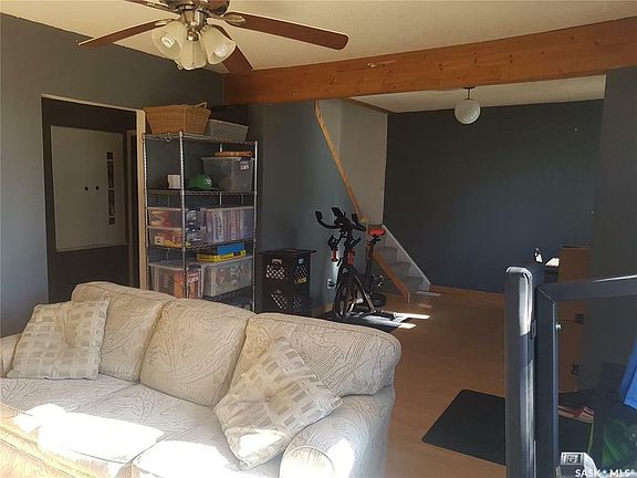 3rd image of 208 Railway Ave