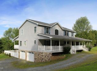 220 Holiday Dr, Honesdale, PA 18431