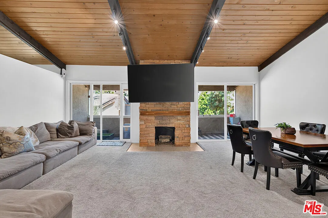 2 bed, 2.0 bath, 1347 sqft, $3,700 — Photo 1