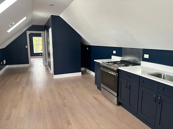 3rd image of 1712 N Rockwell St #3F