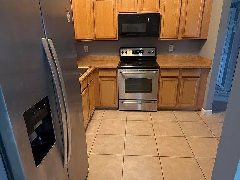 475 SE 8th St #214 — Photo 8