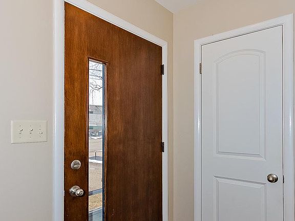 2nd image of 1013 Queen Anne St