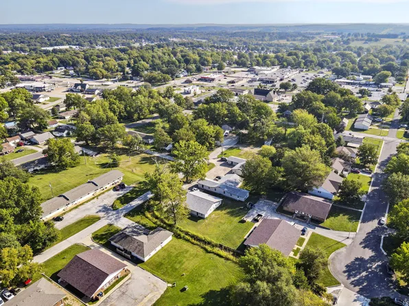 (undisclosed Address), Bolivar, MO 65613