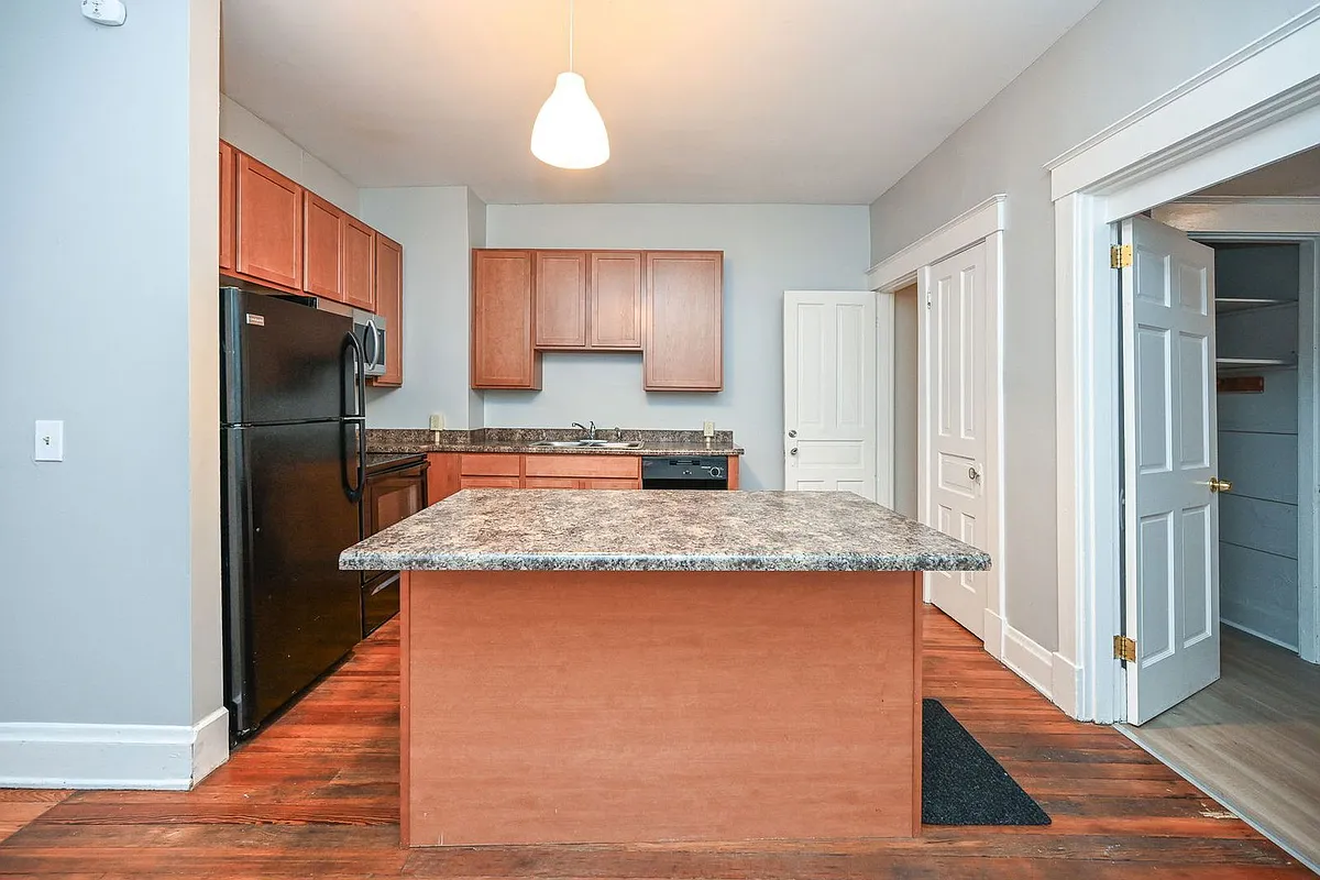 Building Photo - 2342 Chickasaw St #1