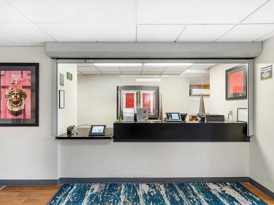 Lobby and Guest Check-in