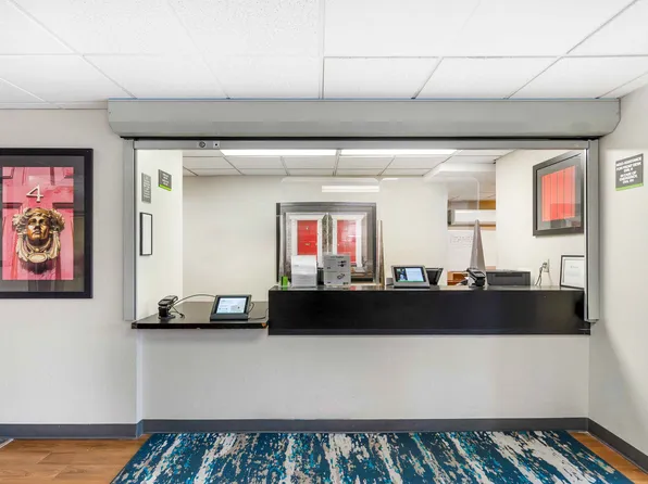 Chicago - Naperville - West, 1575 Bond St, Naperville, IL 60563