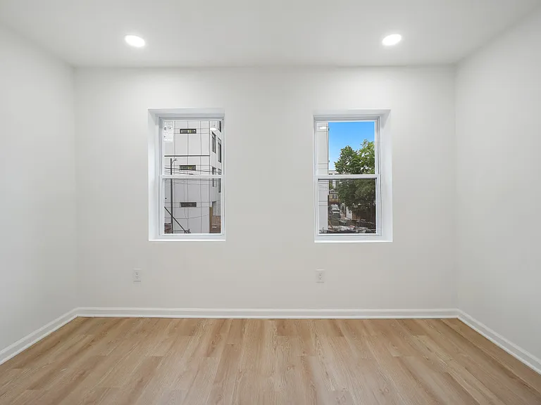 1721 L St NE — Photo 16
