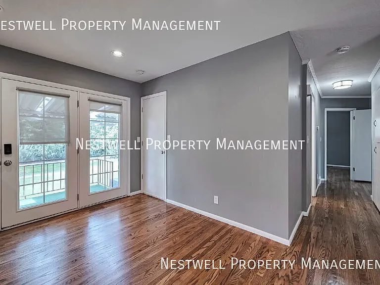 1335 E Maplewood Dr — Photo 16