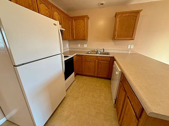 2nd image of 119 S Main St