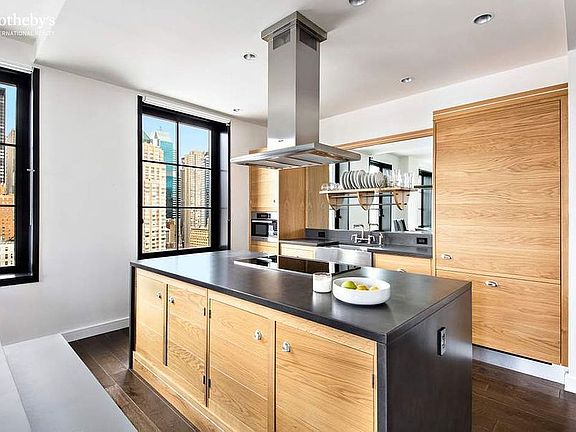 5th image of 425 W 50th St #Phc
