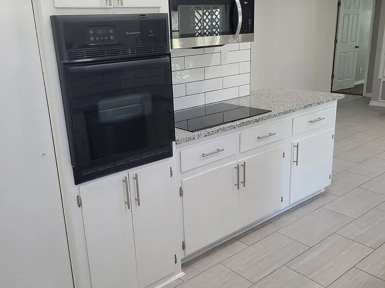 214 Glasgow Dr — Photo 4