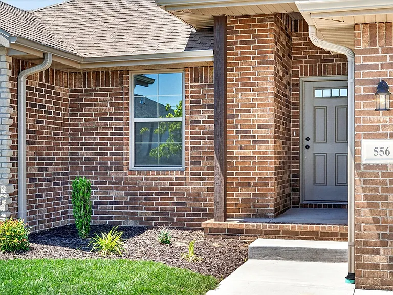 556 Spring Meadow Dr — Photo 31