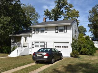 8 Hillview Dr, Neptune, NJ