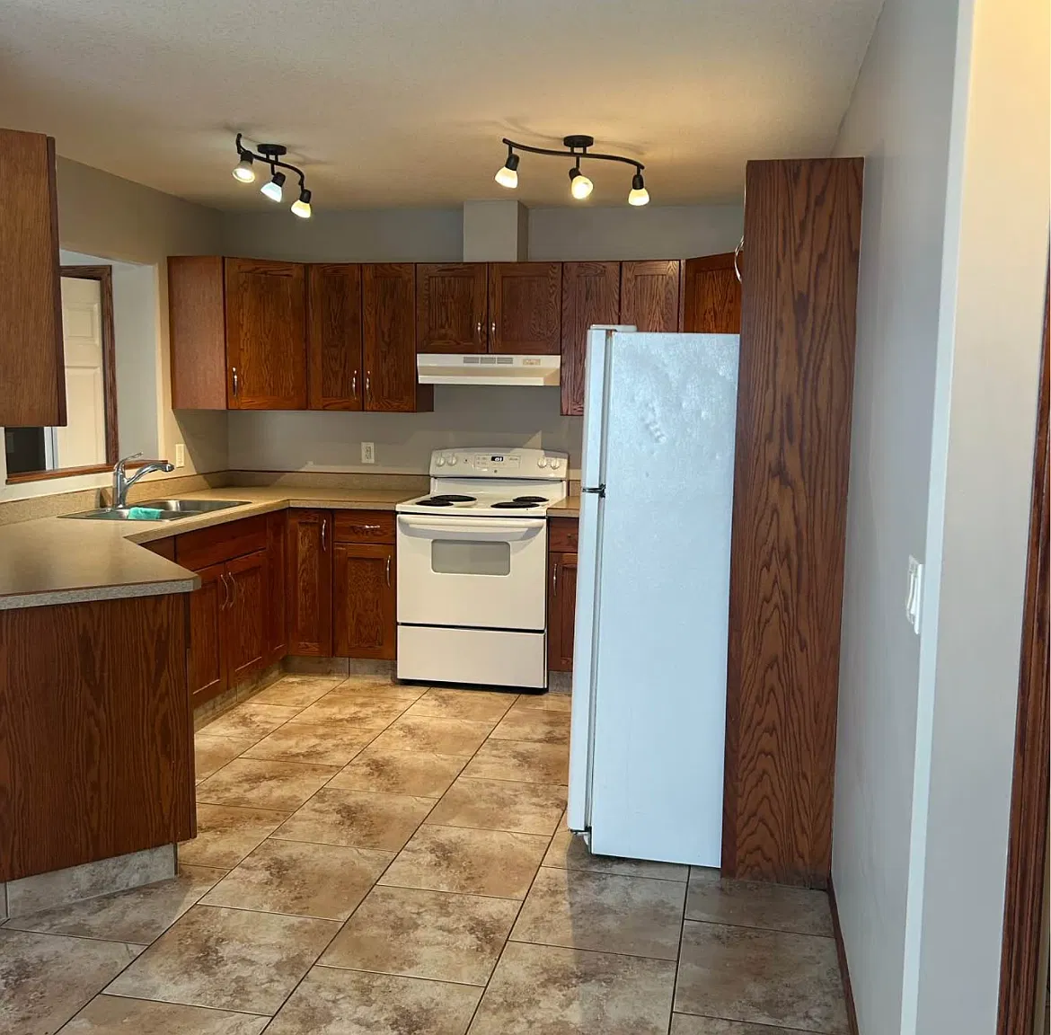 A 10024 104 Avenue Grande Prairie — Photo 2