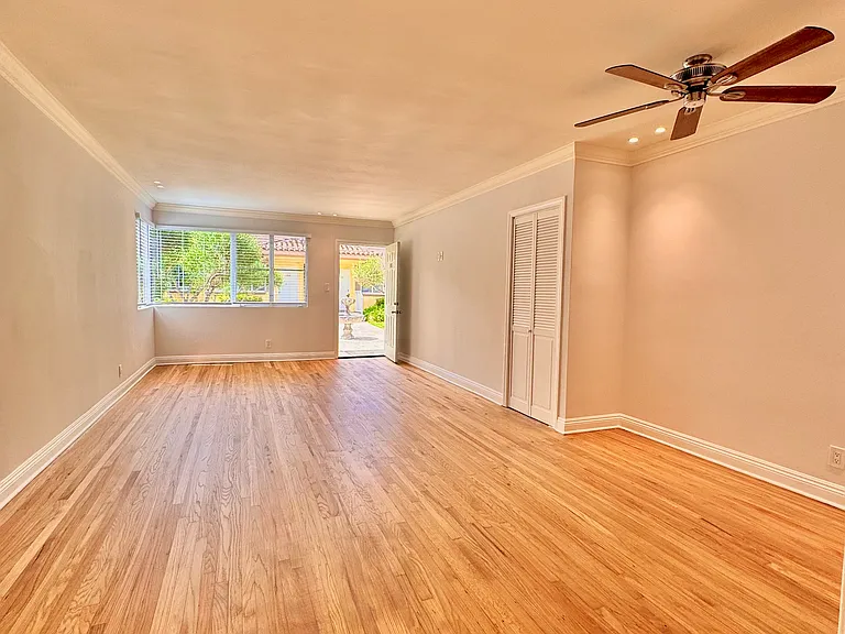 3172 S Barrington Ave #102 — Photo 2