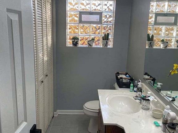 3rd image of 4630 Vernon Ave APT 1