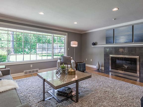 3rd image of 7919 N Lake Dr
