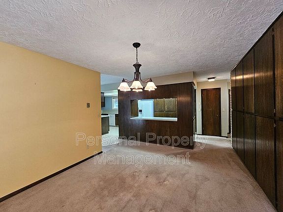 5th image of 10615 NE 41st St