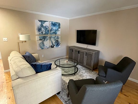 3rd image of 1135 Elizabeth St APT 303