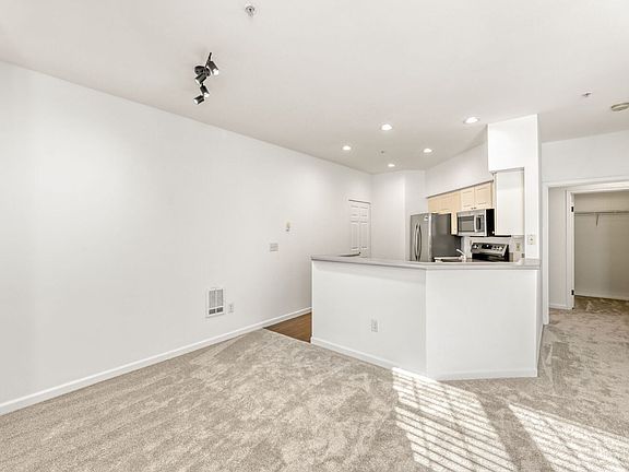 4th image of 16125 Juanita Woodinville Way NE Unit 2502